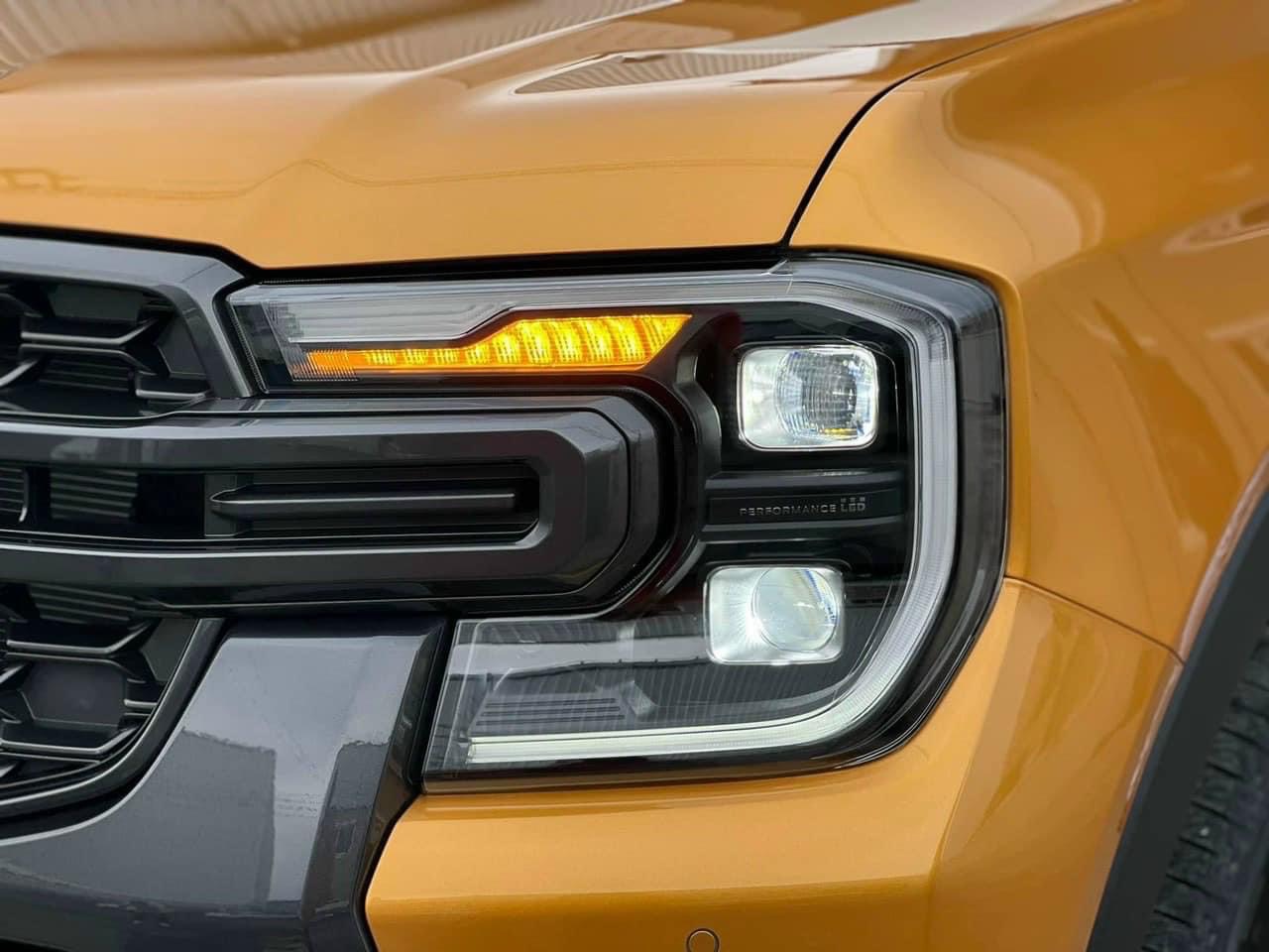 đèn led matrix ford wildtrak